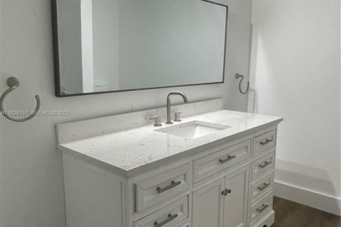 Снять в аренду кондоминиум в Холливуд, Флорида 3 спальни, 117.99м2, № 1983016 - фото 16