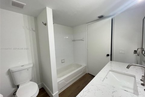 Снять в аренду кондоминиум в Холливуд, Флорида 3 спальни, 117.99м2, № 1983016 - фото 17