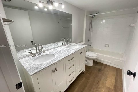 Снять в аренду кондоминиум в Холливуд, Флорида 3 спальни, 117.99м2, № 1983016 - фото 29