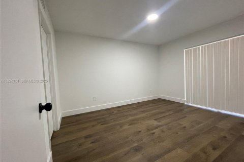 Снять в аренду кондоминиум в Холливуд, Флорида 3 спальни, 117.99м2, № 1983016 - фото 21