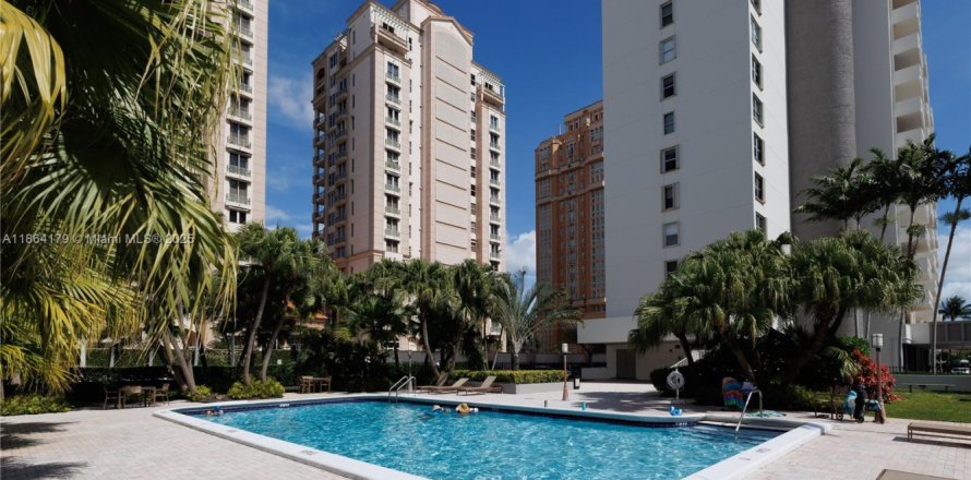 Condo in Coral Gables, Florida, 2 bedrooms № 1891216