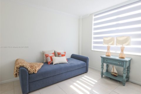 Condo in Coral Gables, Florida, 2 bedrooms  № 1891216 - photo 18
