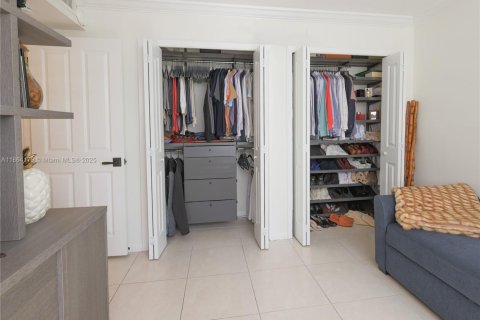 Condo in Coral Gables, Florida, 2 bedrooms  № 1891216 - photo 19
