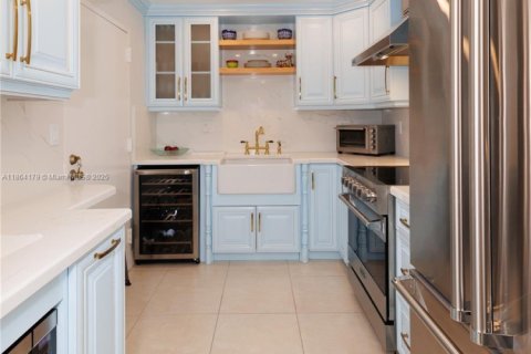 Condo in Coral Gables, Florida, 2 bedrooms  № 1891216 - photo 14