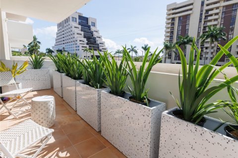 Condo in Coral Gables, Florida, 2 bedrooms  № 1891216 - photo 4