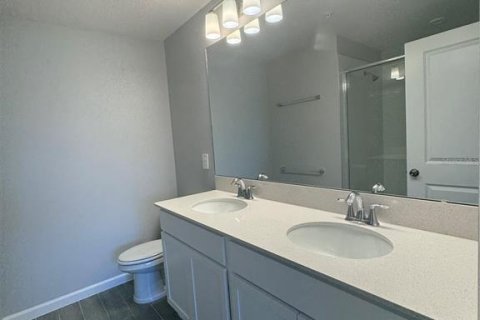 Townhouse in TOWNS AT LAKE MONROE COMMONS in Sanford, Florida 3 bedrooms, 145.76 sq.m. № 1648479 - photo 11