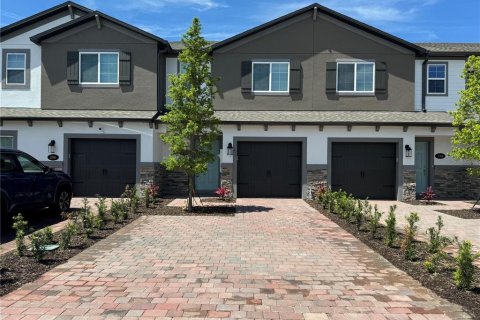 Townhouse in TOWNS AT LAKE MONROE COMMONS in Sanford, Florida 3 bedrooms, 145.76 sq.m. № 1648479 - photo 1