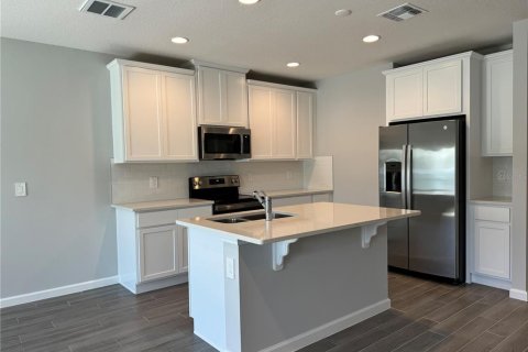 Townhouse in TOWNS AT LAKE MONROE COMMONS in Sanford, Florida 3 bedrooms, 145.76 sq.m. № 1648479 - photo 3