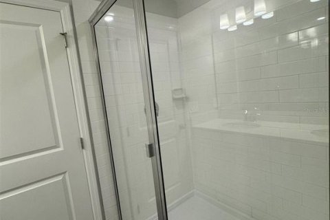 Townhouse in TOWNS AT LAKE MONROE COMMONS in Sanford, Florida 3 bedrooms, 145.76 sq.m. № 1648479 - photo 12