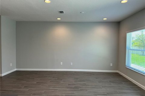Townhouse in TOWNS AT LAKE MONROE COMMONS in Sanford, Florida 3 bedrooms, 145.76 sq.m. № 1648479 - photo 5