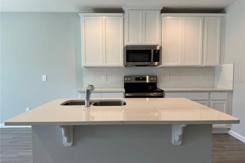 Townhouse in TOWNS AT LAKE MONROE COMMONS in Sanford, Florida 3 bedrooms, 145.76 sq.m. № 1648479 - photo 4