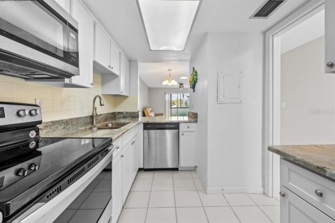 Condo in Dunedin, Florida, 2 bedrooms  № 1758361 - photo 11