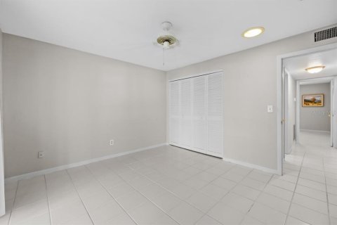 Condo in Dunedin, Florida, 2 bedrooms  № 1758361 - photo 13