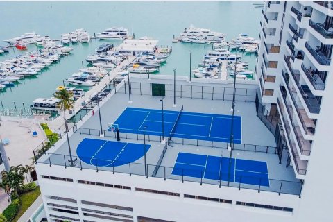 Condo in Miami, Florida, 1 bedroom  № 1857106 - photo 1