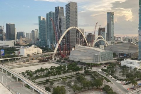 Condo in Miami, Florida, 1 bedroom  № 1857106 - photo 19