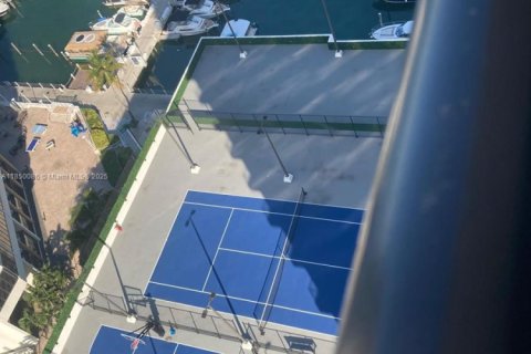 Condo in Miami, Florida, 1 bedroom  № 1857106 - photo 16