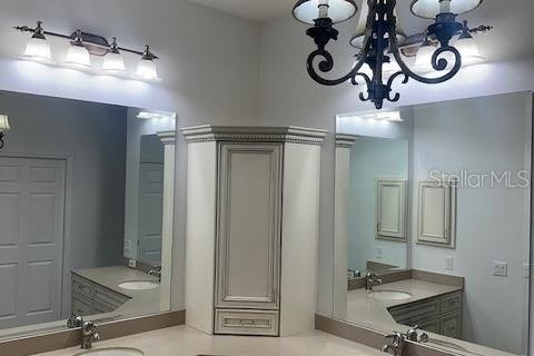 House in Lakewood Ranch, Florida 3 bedrooms, 228.26 sq.m. № 1658964 - photo 12