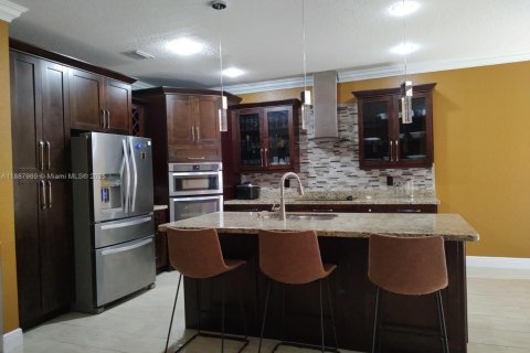 House in Miramar, Florida 5 bedrooms, 306.21 sq.m. № 1942220 - photo 11