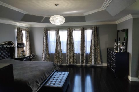 House in Miramar, Florida 5 bedrooms, 306.21 sq.m. № 1942220 - photo 25