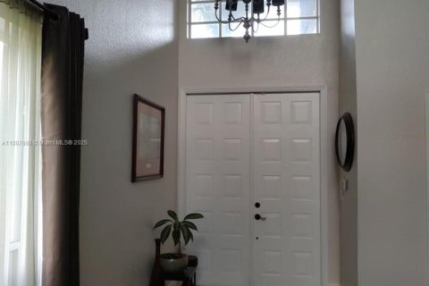 House in Miramar, Florida 5 bedrooms, 306.21 sq.m. № 1942220 - photo 2