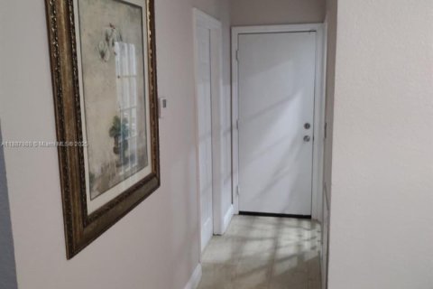 House in Miramar, Florida 5 bedrooms, 306.21 sq.m. № 1942220 - photo 23