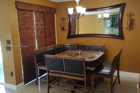 House in Miramar, Florida 5 bedrooms, 306.21 sq.m. № 1942220 - photo 13
