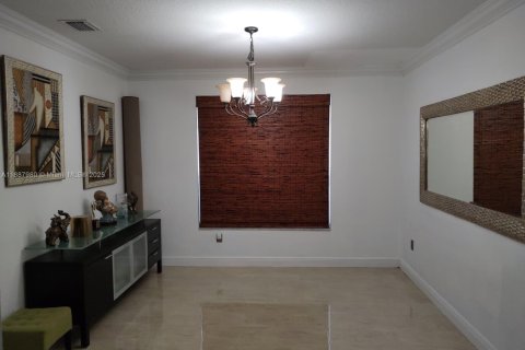 House in Miramar, Florida 5 bedrooms, 306.21 sq.m. № 1942220 - photo 16