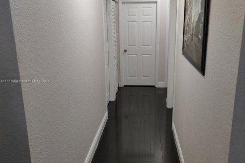 House in Miramar, Florida 5 bedrooms, 306.21 sq.m. № 1942220 - photo 21