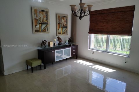 House in Miramar, Florida 5 bedrooms, 306.21 sq.m. № 1942220 - photo 17