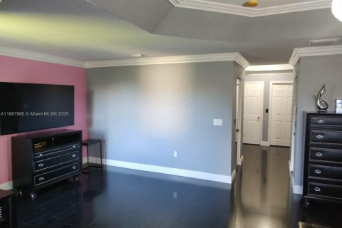 House in Miramar, Florida 5 bedrooms, 306.21 sq.m. № 1942220 - photo 30