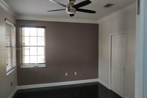 House in Miramar, Florida 5 bedrooms, 306.21 sq.m. № 1942220 - photo 28