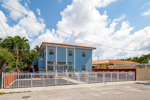 Casa en alquiler en Miami, Florida, 2 dormitorios, 103.12 m2 № 2002835 - foto 27