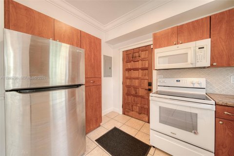 House in Miami, Florida 2 bedrooms, 103.12 sq.m. № 2002835 - photo 3