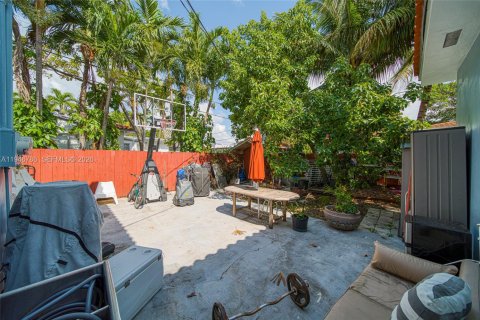 Casa en alquiler en Miami, Florida, 2 dormitorios, 103.12 m2 № 2002835 - foto 25