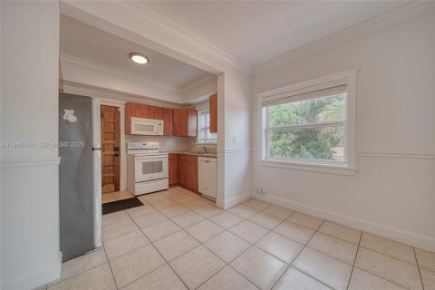 House in Miami, Florida 2 bedrooms, 103.12 sq.m. № 2002835 - photo 5