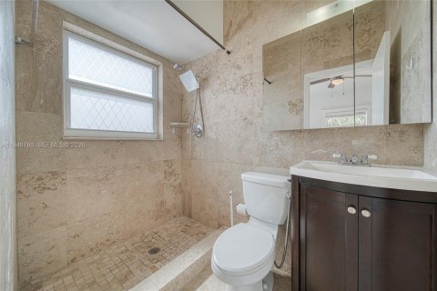 House in Miami, Florida 2 bedrooms, 103.12 sq.m. № 2002835 - photo 11