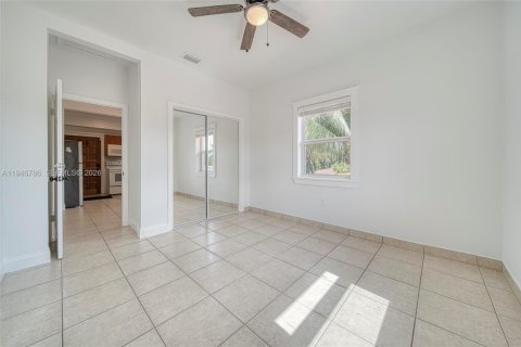 House in Miami, Florida 2 bedrooms, 103.12 sq.m. № 2002835 - photo 9