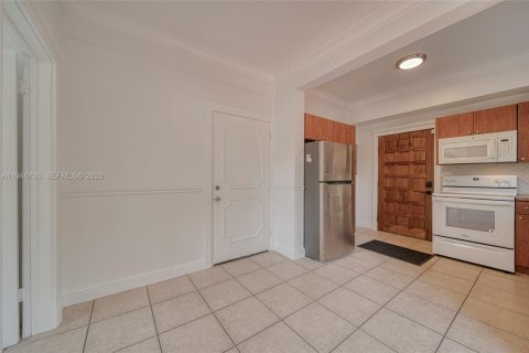 House in Miami, Florida 2 bedrooms, 103.12 sq.m. № 2002835 - photo 6