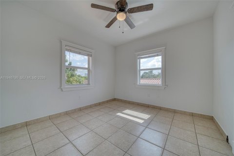 House in Miami, Florida 2 bedrooms, 103.12 sq.m. № 2002835 - photo 7
