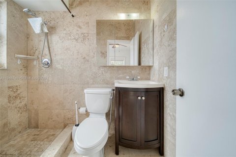 House in Miami, Florida 2 bedrooms, 103.12 sq.m. № 2002835 - photo 10