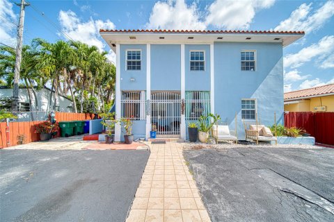 Casa en alquiler en Miami, Florida, 2 dormitorios, 103.12 m2 № 2002835 - foto 22