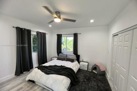 House in Miami, Florida 3 bedrooms, 193.98 sq.m. № 1874652 - photo 14
