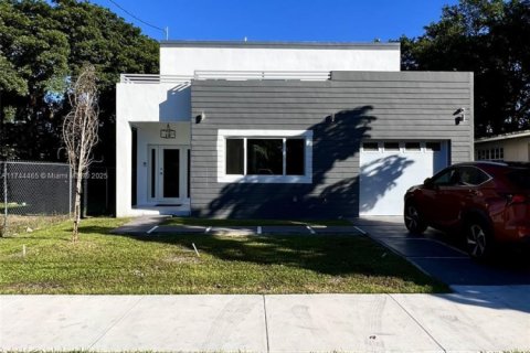 House in Miami, Florida 3 bedrooms, 193.98 sq.m. № 1874652 - photo 24