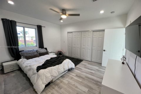 House in Miami, Florida 3 bedrooms, 193.98 sq.m. № 1874652 - photo 19