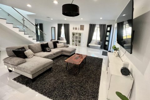 House in Miami, Florida 3 bedrooms, 193.98 sq.m. № 1874652 - photo 5