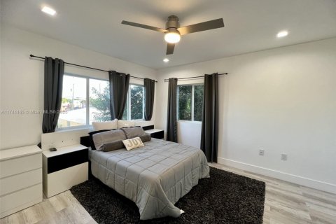House in Miami, Florida 3 bedrooms, 193.98 sq.m. № 1874652 - photo 17