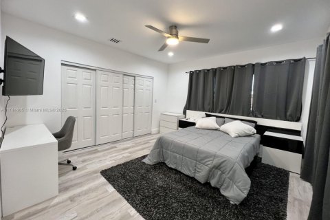 House in Miami, Florida 3 bedrooms, 193.98 sq.m. № 1874652 - photo 6