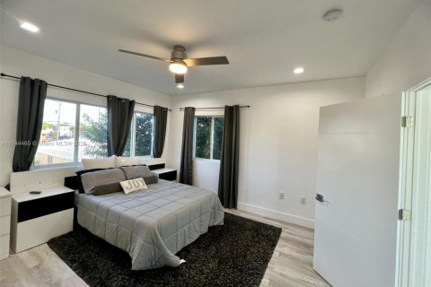 House in Miami, Florida 3 bedrooms, 193.98 sq.m. № 1874652 - photo 15