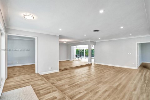 House in Fort Lauderdale, Florida 4 bedrooms № 1952900 - photo 6