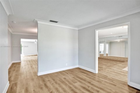 House in Fort Lauderdale, Florida 4 bedrooms № 1952900 - photo 9